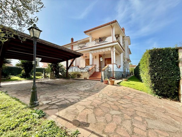 casa indipendente in vendita a Nettuno