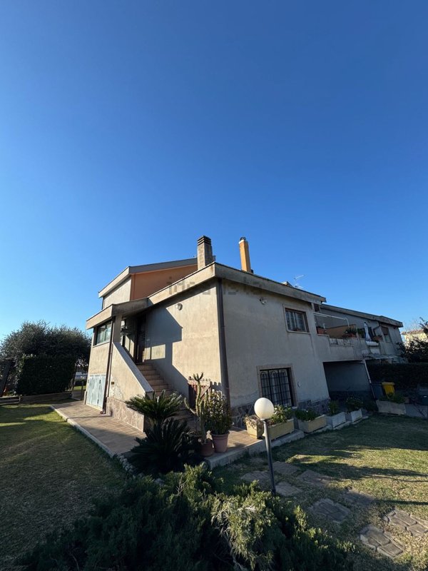 casa indipendente in vendita a Nettuno in zona Padiglione
