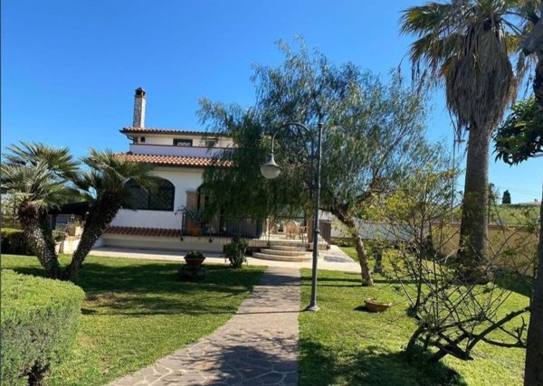 casa indipendente in vendita a Nettuno
