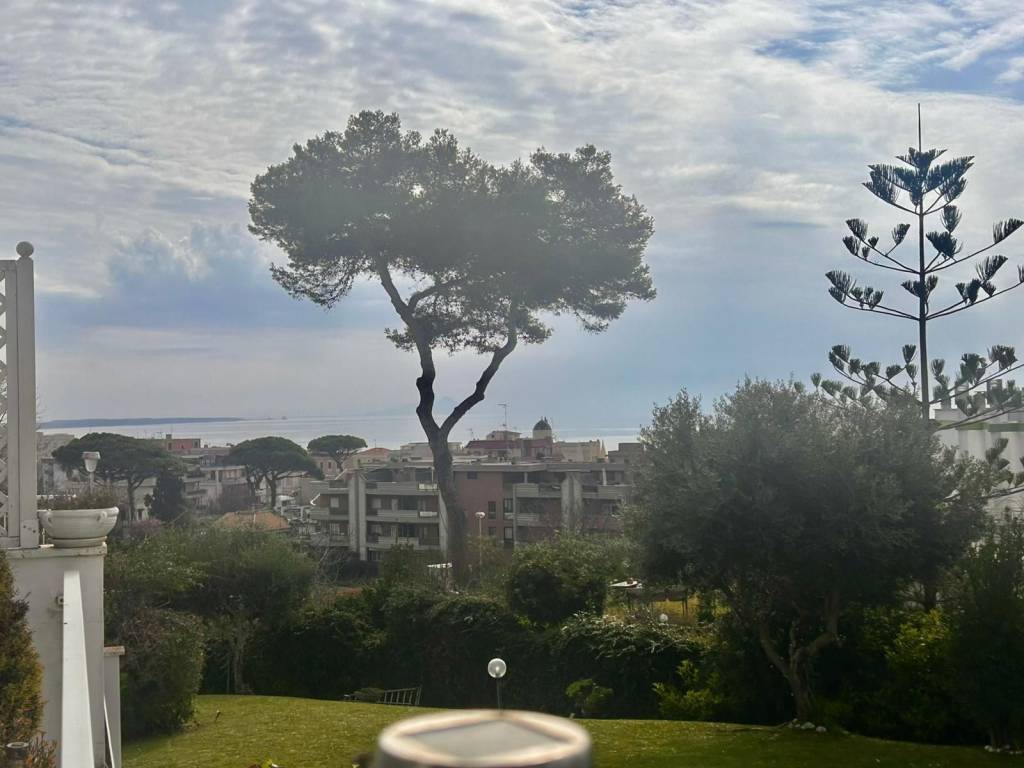 casa indipendente in vendita a Nettuno