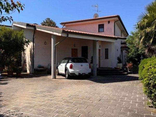 casa indipendente in vendita a Nettuno