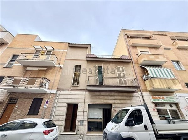 locale commerciale in vendita a Nettuno