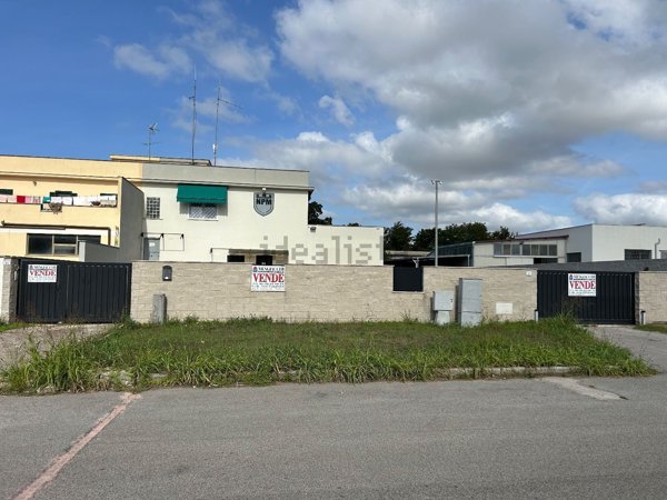 locale commerciale in vendita a Nettuno