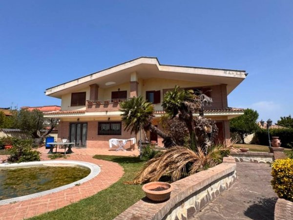 casa indipendente in vendita a Nettuno