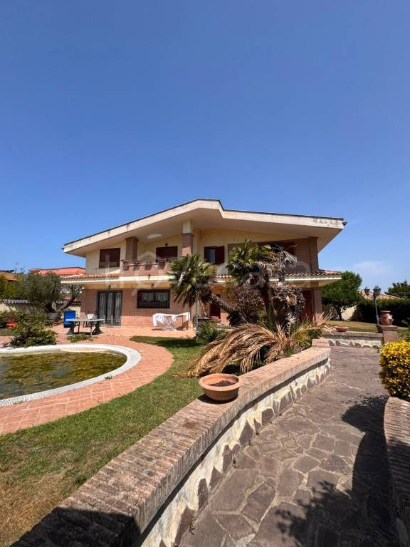casa indipendente in vendita a Nettuno