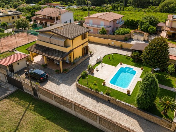casa indipendente in vendita a Nettuno