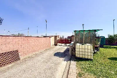 casa indipendente in vendita a Nettuno