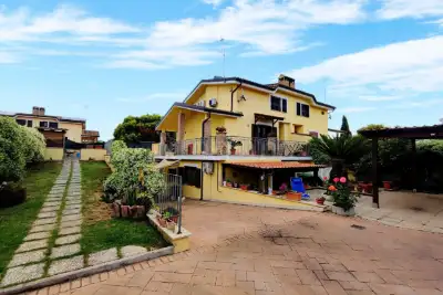 casa indipendente in vendita a Nettuno