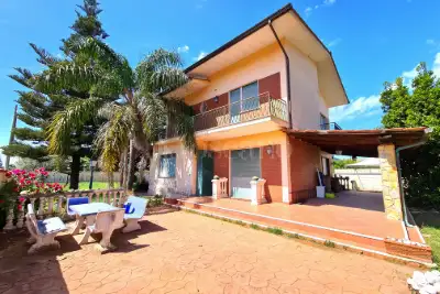 casa indipendente in vendita a Nettuno
