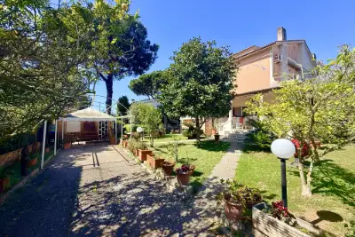 casa indipendente in vendita a Nettuno