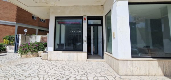 locale commerciale in vendita a Nettuno