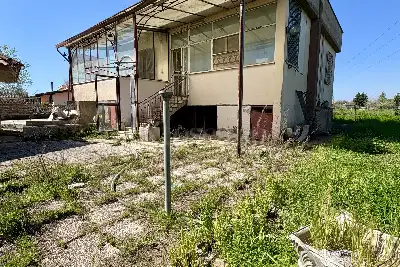 casa indipendente in vendita a Nettuno