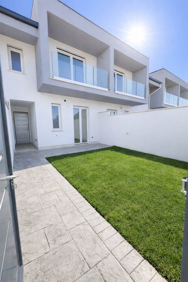 casa indipendente in vendita a Nettuno