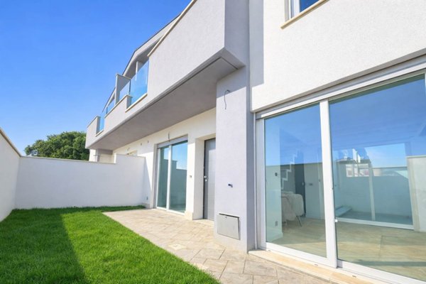 casa indipendente in vendita a Nettuno