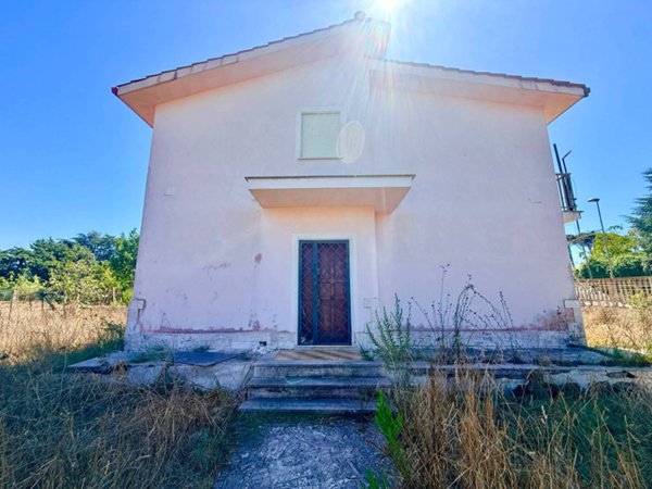 casa indipendente in vendita a Nettuno