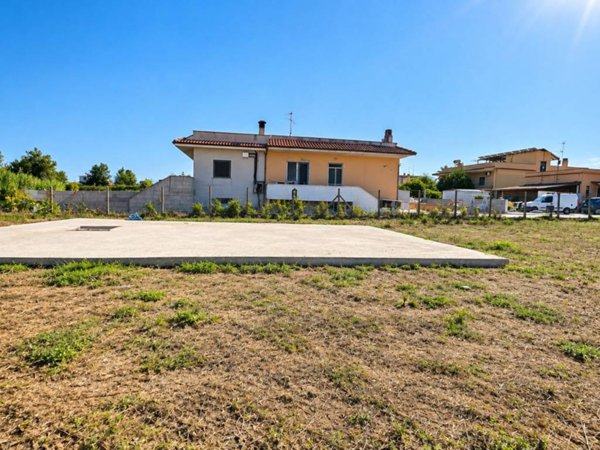 terreno in vendita a Nettuno