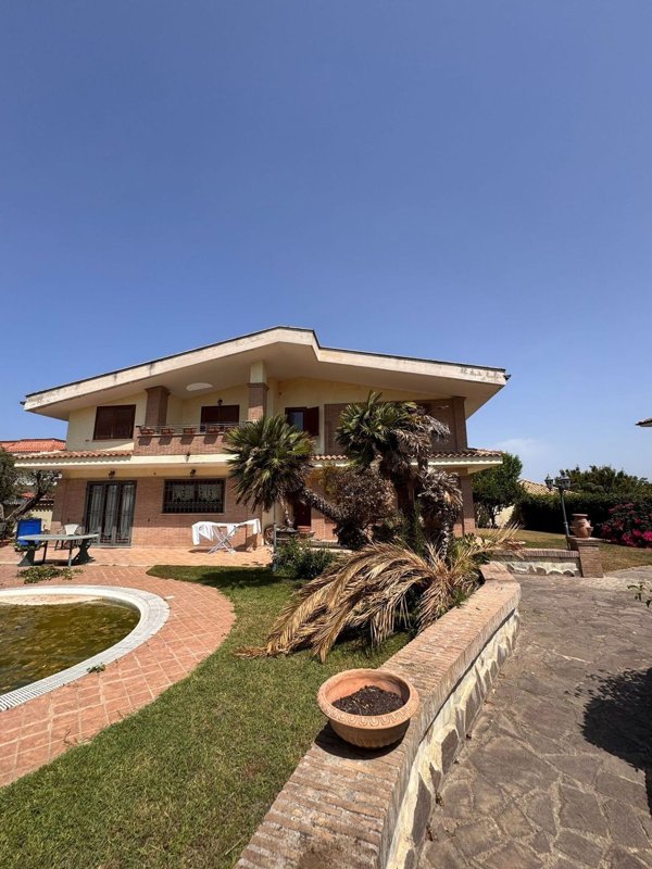 casa indipendente in vendita a Nettuno