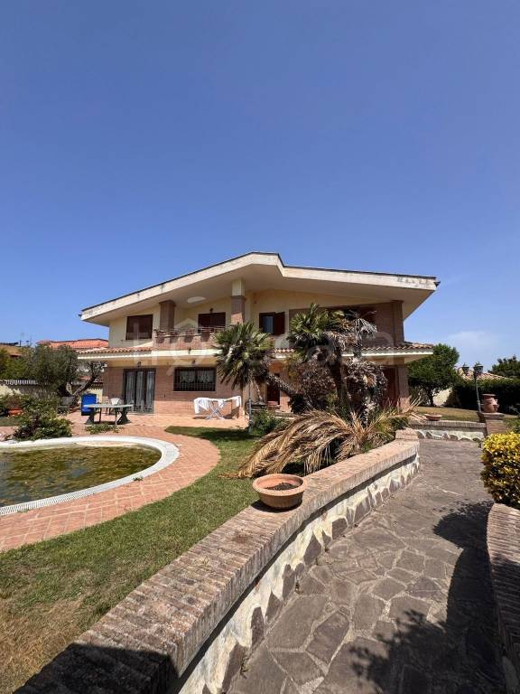 casa indipendente in vendita a Nettuno