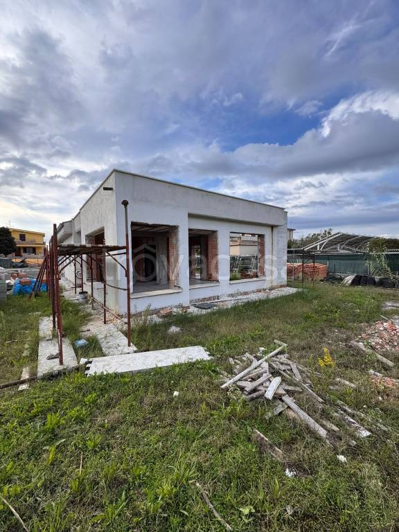 casa indipendente in vendita a Nettuno