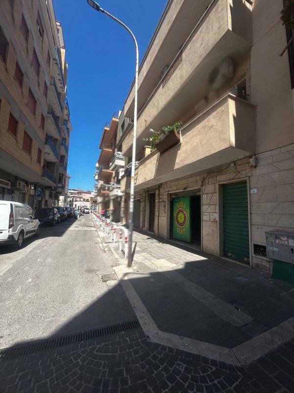 locale commerciale in vendita a Nettuno