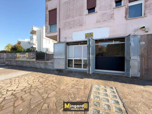 locale commerciale in vendita a Nettuno
