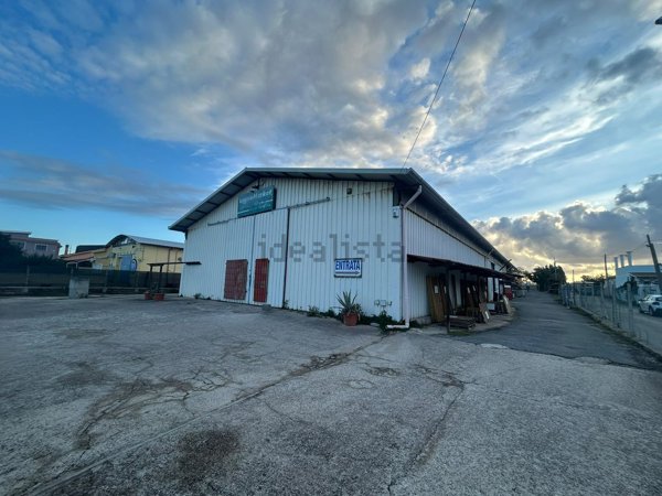 locale commerciale in vendita a Nettuno