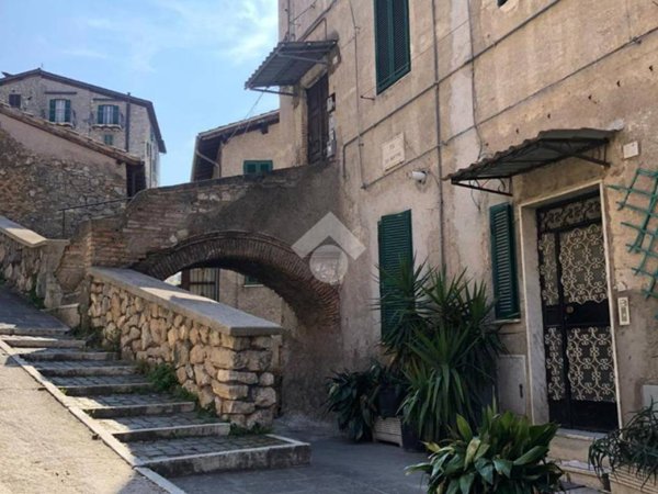 appartamento in vendita ad Olevano Romano