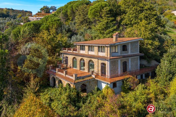casa indipendente in vendita ad Olevano Romano