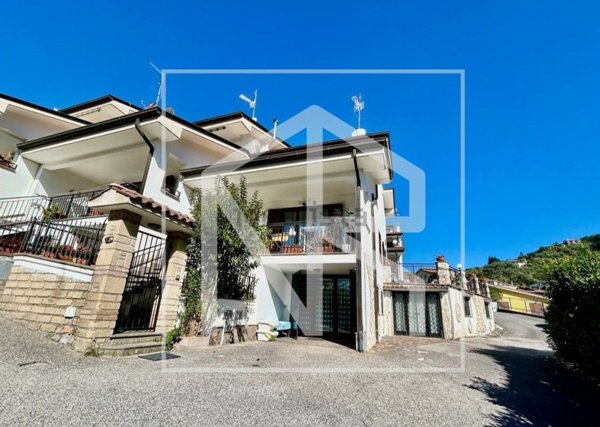 casa indipendente in vendita ad Olevano Romano