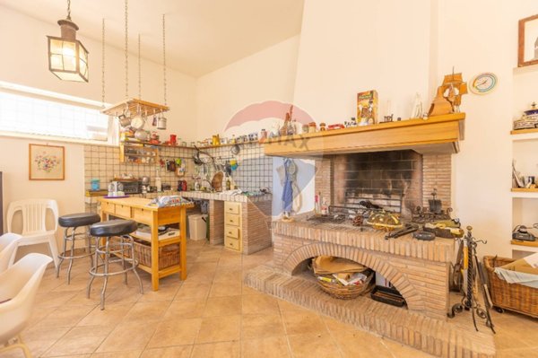 casa indipendente in vendita ad Olevano Romano