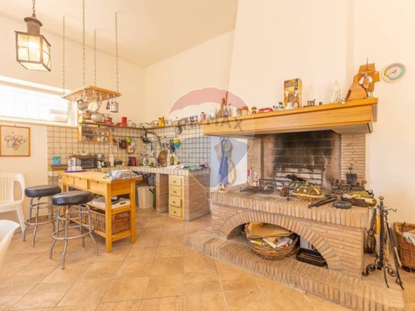 casa indipendente in vendita ad Olevano Romano