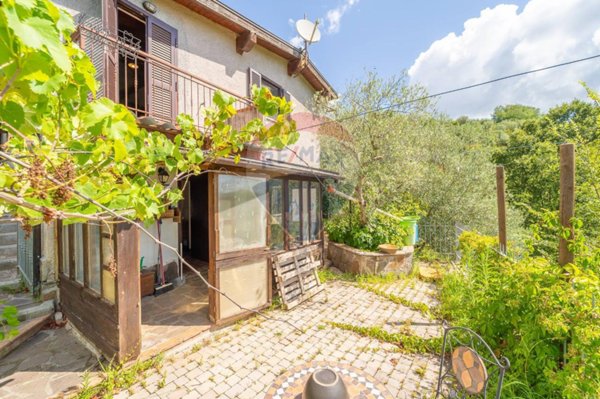 casa indipendente in vendita ad Olevano Romano