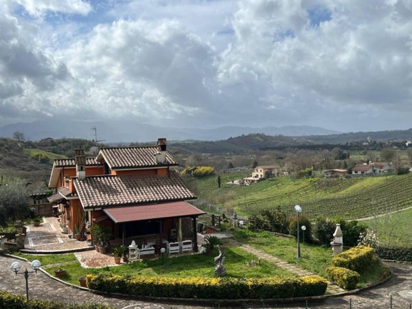 casa indipendente in vendita ad Olevano Romano