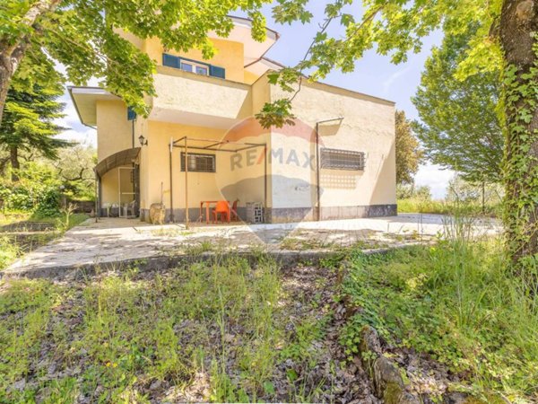 casa indipendente in vendita ad Olevano Romano