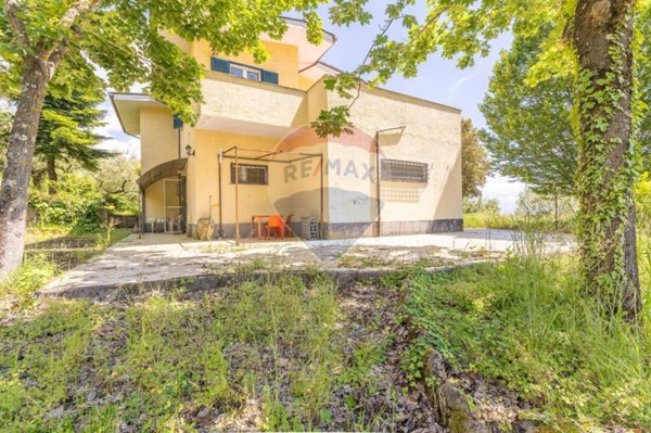 casa indipendente in vendita ad Olevano Romano