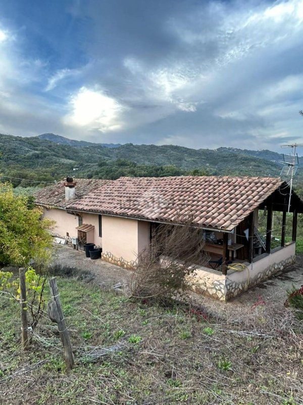 casa indipendente in vendita ad Olevano Romano