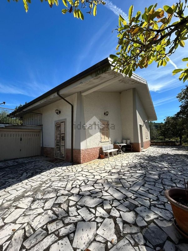 casa indipendente in vendita ad Olevano Romano