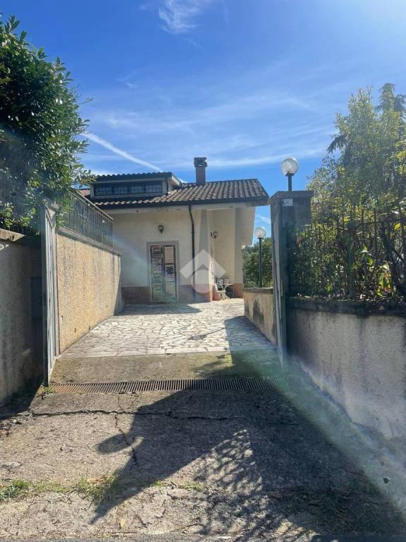 casa indipendente in vendita ad Olevano Romano