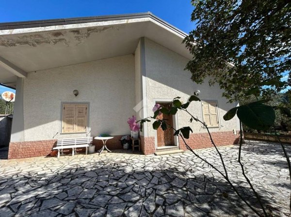 casa indipendente in vendita ad Olevano Romano