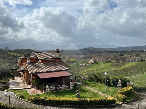 casa indipendente in vendita ad Olevano Romano