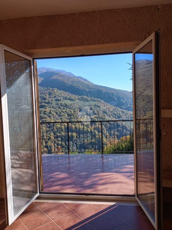 appartamento in vendita ad Olevano Romano