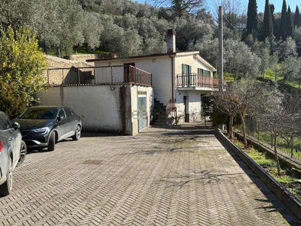 casa indipendente in vendita ad Olevano Romano