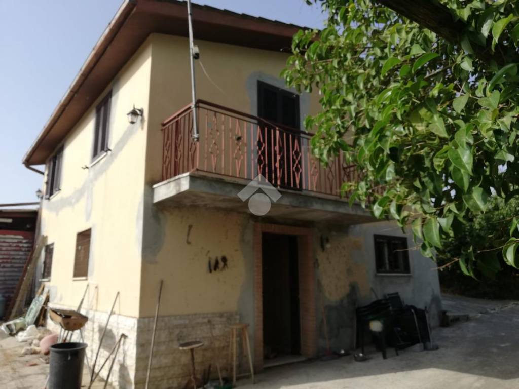casa indipendente in vendita ad Olevano Romano