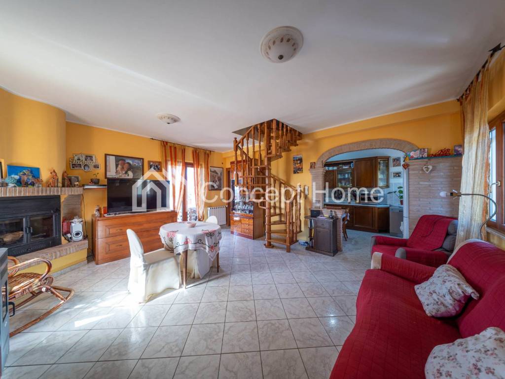 casa indipendente in vendita ad Olevano Romano