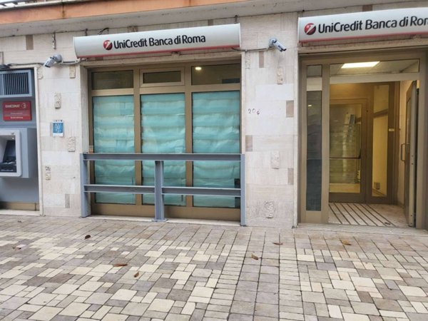 negozio in vendita ad Olevano Romano