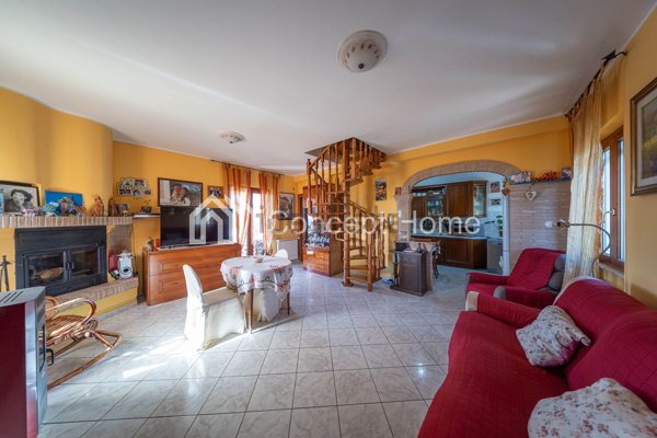 casa indipendente in vendita ad Olevano Romano