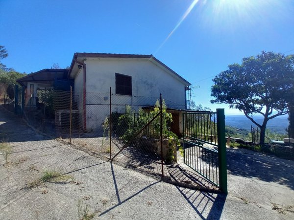 casa indipendente in vendita ad Olevano Romano