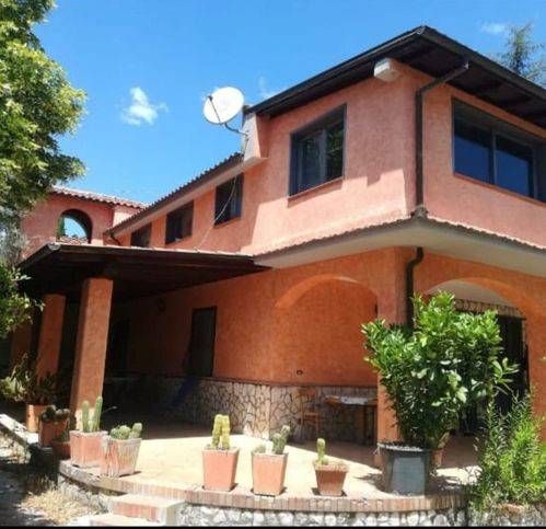 casa indipendente in vendita ad Olevano Romano