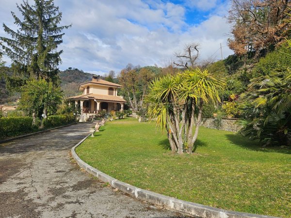 casa indipendente in vendita ad Olevano Romano