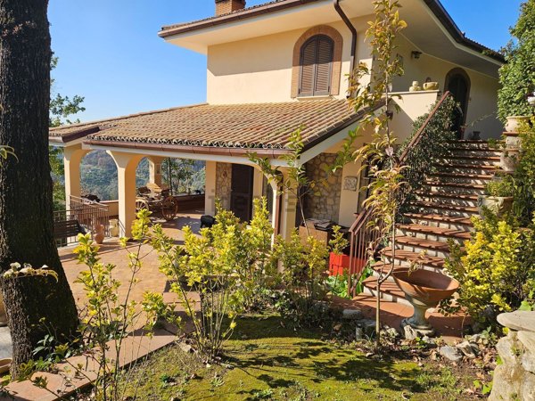 casa indipendente in vendita ad Olevano Romano